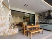 Sobrado com Piscina com 03 Dormitórios à venda, 183m²...