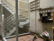 Sobrado com Piscina e 03 dormitórios