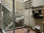 Sobrado com Piscina e 03 dormitórios