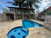 Sobrado com piscina e 3 quartos em Itanhaém