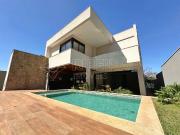 Sobrado com Piscina Ã venda em CondomÃnio 03 suÃtes 04...