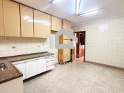 Sobrado com planejados para locação com 116m² Bairro...