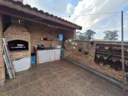 Sobrado com quatro dormitórios e cinco vagas nas Palmas...