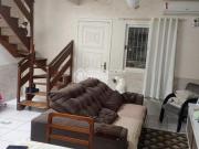 Sobrado com sacada em excelente localização, com dois...