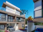 Sobrado com terraço à Venda em Curitiba bairro Uberaba 146m²