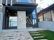 SOBRADO, COM TRÊS DORMITÓRIOS, SUÍTE, E COM PISCINA...