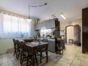 SOBRADO COM TRÊS DORMITÓRIOS UMA SUÍTE, TRÊS BANHEIROS E...