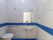 Sobrado comercial possui 410 metros quadrados com 4...