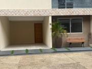 Sobrado Condomínio Fechado Casa em Condomínio com 4...