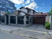 Sobrado de 138 m2 em condomínio fechado com 3 quartos...