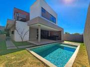 Sobrado de 290 m² com 04 suítes à venda por R$ 2.790.000...