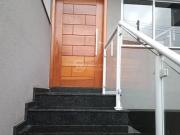 Sobrado de 3 dormitórios com churrasqueira e jardim na...