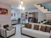 Sobrado de 3 dormitórios com piscina Vila Branca