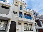 Sobrado de 4 Pavimentos no Condomínio Boulevard Pr