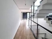 Sobrado de Alto Padrão com 3 Dormitórios à Venda, 197m²...