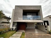 Sobrado de alto padrão com 3 suítes, piscina privativa e...