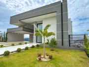 Sobrado de Alto Padrão em Condomínio Fechado !