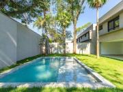 Sobrado de alto padrão para venda na Granja Julieta