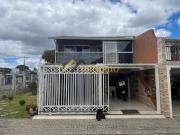 Sobrado de Condomínio com 3 quartos, Bairro Alto,...