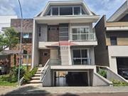 Sobrado de Luxo com 3 Quartos e 5 Vagas de Garagem no...