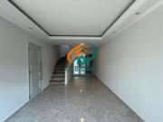 Sobrado de Rua em Jardim Aida Guarulhos, SP