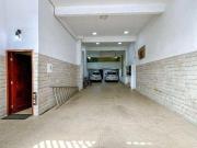 Sobrado de três dormitórios, uma suíte, closet e piscina...
