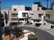 Sobrado em Bacacheri, Curitiba/PR de 312m² 3 quartos à...