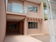 Sobrado em Bandeirantes, Londrina/PR de 100m² 3 quartos...