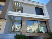 Sobrado em Campo de Santana, Curitiba/PR de 120m² 3...