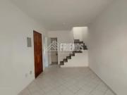 Sobrado em condomínio com 2 dormitórios, 2 banheiros, 1...