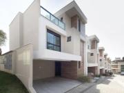 Sobrado em condomínio em SANTA FELICIDADE com 144,21m²