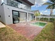 Sobrado em Condomínio Fechado com 4 Quartos para...