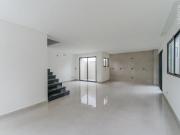 Sobrado em Condomínio, 03 Quartos, 02 Vagas, Terraço com...