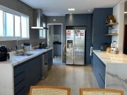 Sobrado em Condomínio com 4 Suítes no bairro Jardim das...