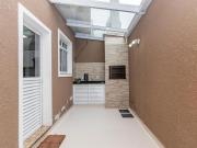 Sobrado em condominio com suíte no térreo a venda no Xaxim