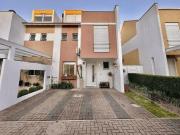 Sobrado em condomínio fechado com 158 m² privativos de...