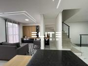 Sobrado em condomínio fechado no Bairro Campestre em...