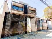 Sobrado em condomínio fechado no bairro Mercês, so