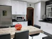 Sobrado em Jardim Nova Ipanema com 170.00 m², 3 quarto...