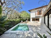 Sobrado em Nova Fazendinha, Carapicuíba/SP de 302m² à...