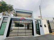 Sobrado em Rua Pioneiro Antônio de Paula Freitas Jardim...