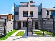 Sobrado em Sítio Cercado, Curitiba/PR de 120m² 3 quartos...