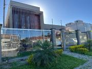 Sobrado em Sítio Cercado, Curitiba/PR de 251m² 3 quartos...