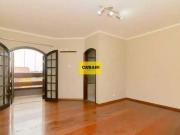 Sobrado espaçoso com suíte master, varanda envidraçada e...