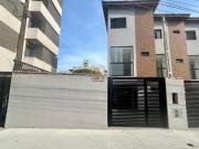 Sobrado Geminado para Venda em Guarujá Enseada