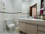 Sobrado Jardim Guapituba: Amplo e Bem Localizado