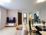 Sobrado não geminado em condomínio à venda no Xaxim