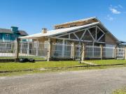 Sobrado na Avenida Leme, à 350 metros do mar em...