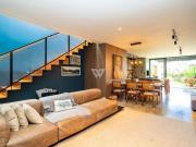 Sobrado no Água Verde Pronto para morar. 220m2...