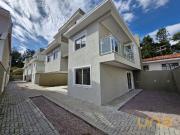 Sobrado no Bacacheri de 259 m² com 4 quartos